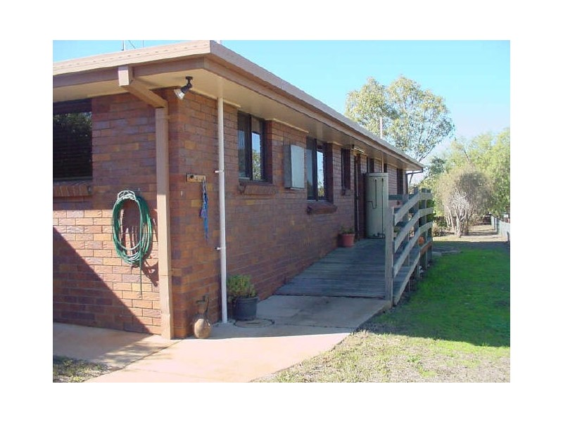 16 Roslyn Street, Westbrook QLD 4350