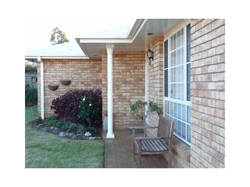 5 Fischer Court, Kearneys Spring QLD 4350