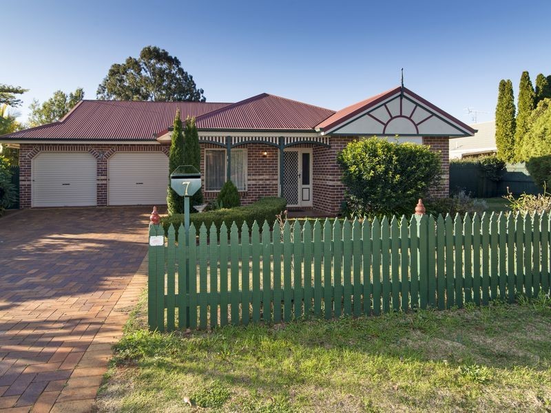 7 Jonquil Court, Middle Ridge QLD 4350