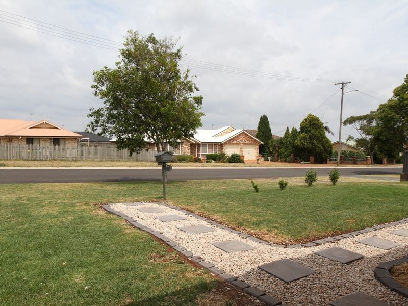 10 Florence Street, Harristown QLD 4350