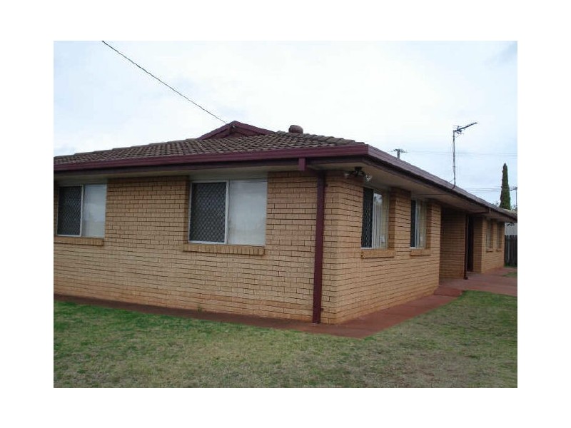 2/31 Hampton Street, Newtown QLD 4350