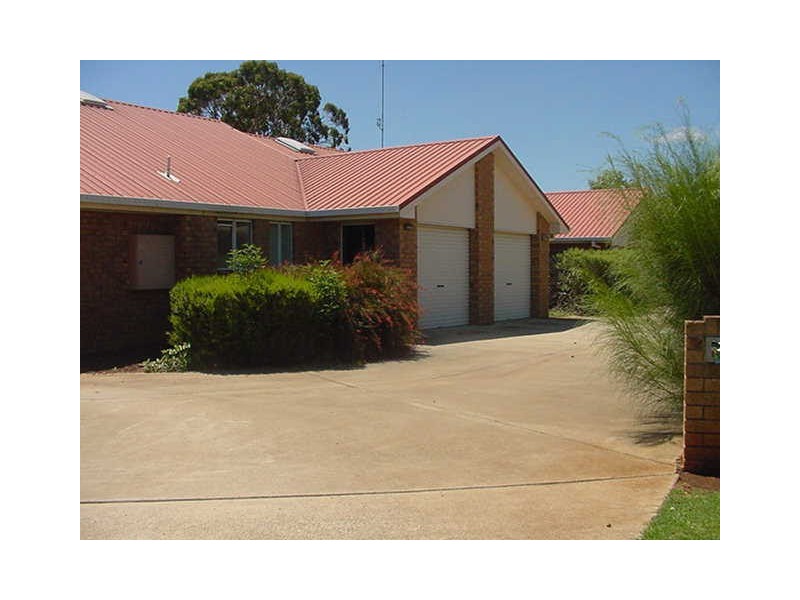 2/8 Camellia Street, Darling Heights QLD 4350