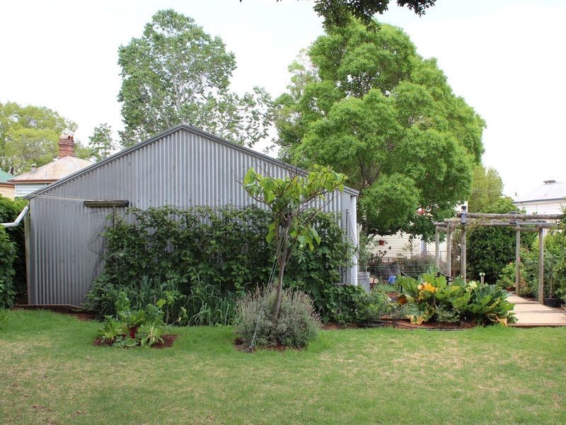 112 Neil Street, South Toowoomba QLD 4350