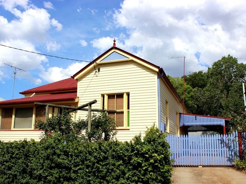 112 Neil Street, South Toowoomba QLD 4350