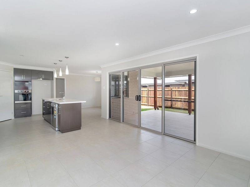 33 Wigan Avenue, Highfields QLD 4352