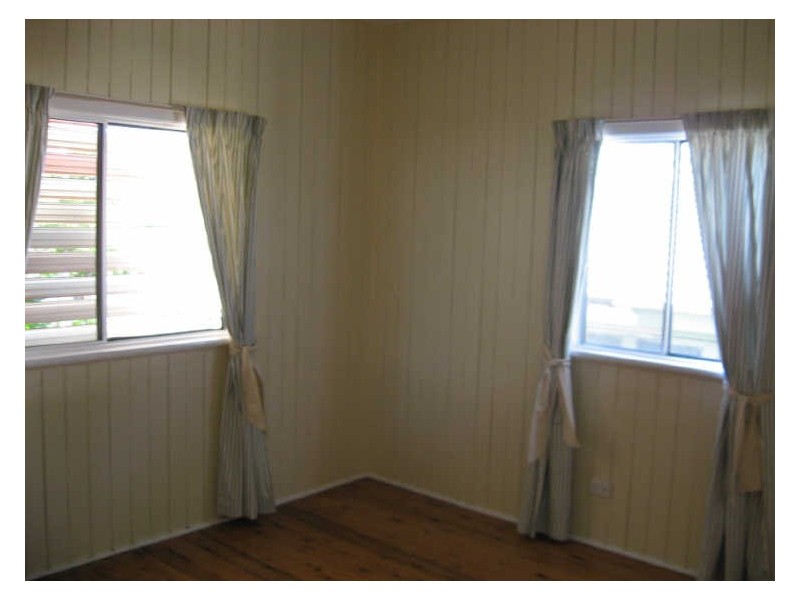 2 Lamington Street, Mount Lofty QLD 4350