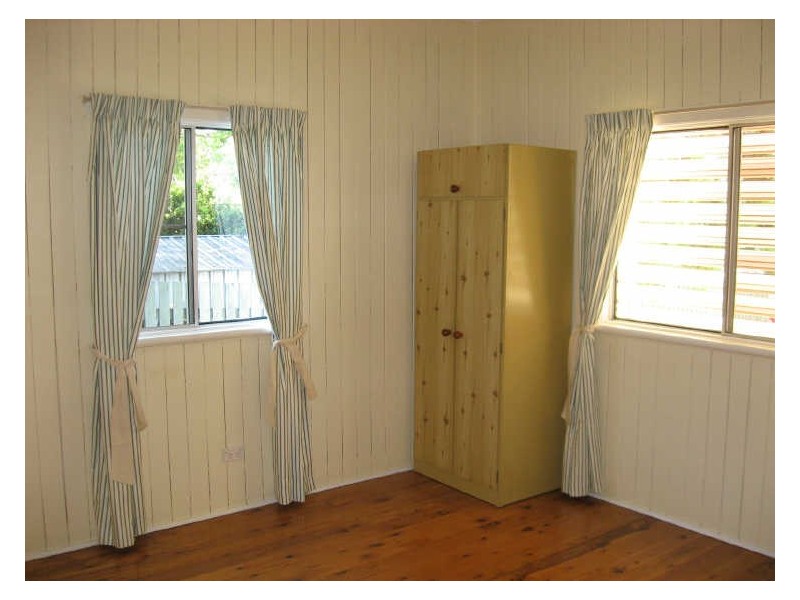 2 Lamington Street, Mount Lofty QLD 4350