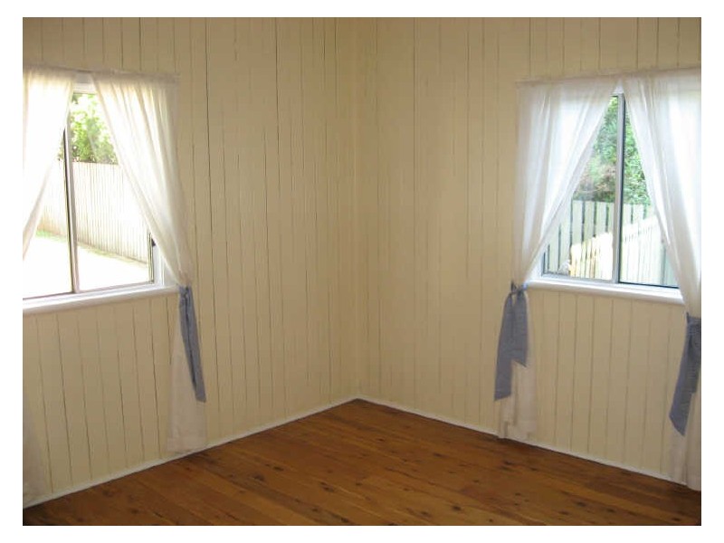 2 Lamington Street, Mount Lofty QLD 4350