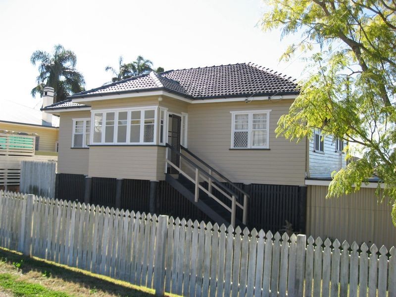127 Perth Street, Centenary Heights QLD 4350
