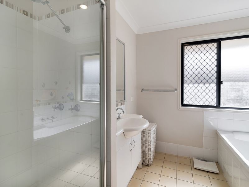 6 Bulloo Street, Glenvale QLD 4350