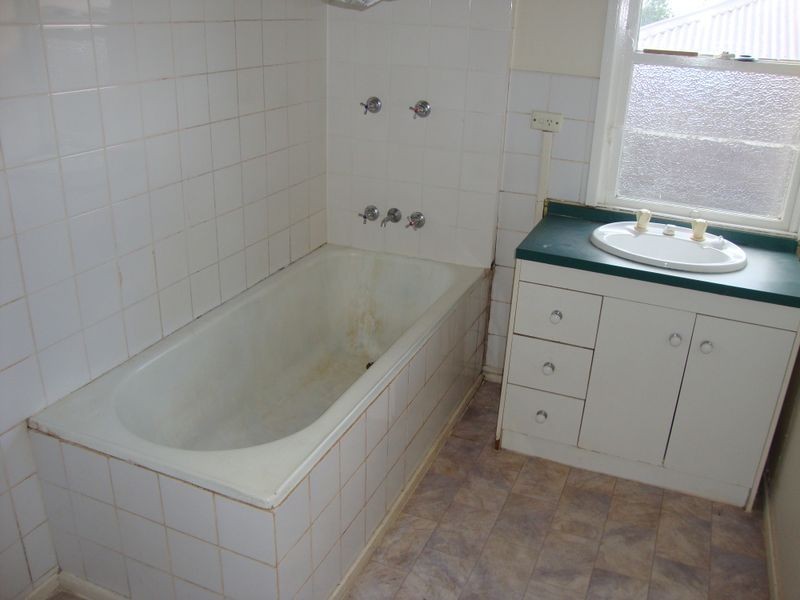 17 Esmond Street, Rockville QLD 4350