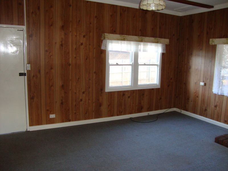 17 Esmond Street, Rockville QLD 4350