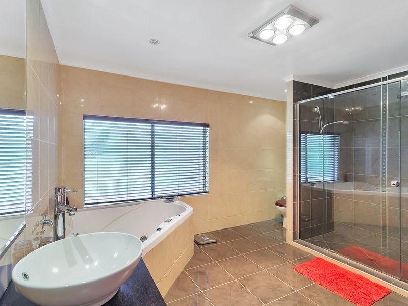 2A Alford Street, Mount Lofty QLD 4350