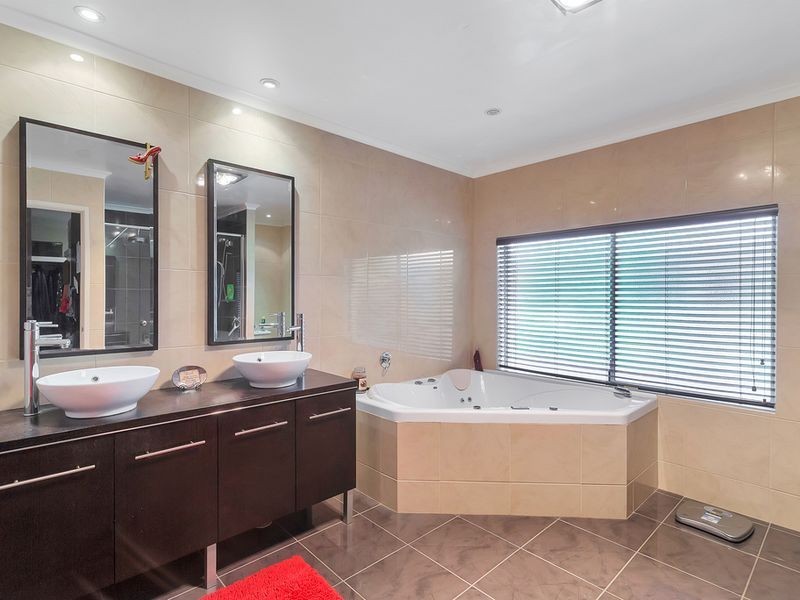 2A Alford Street, Mount Lofty QLD 4350