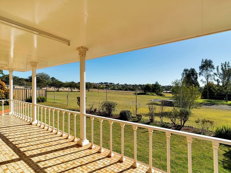 17 Jason Street, Blue Mountain Heights QLD 4350