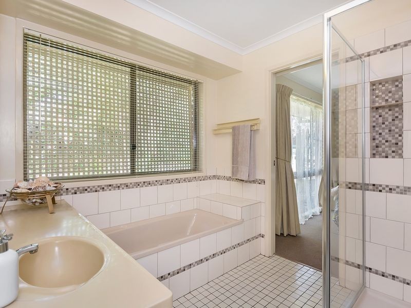 18 Bingara Street, Mount Lofty QLD 4350