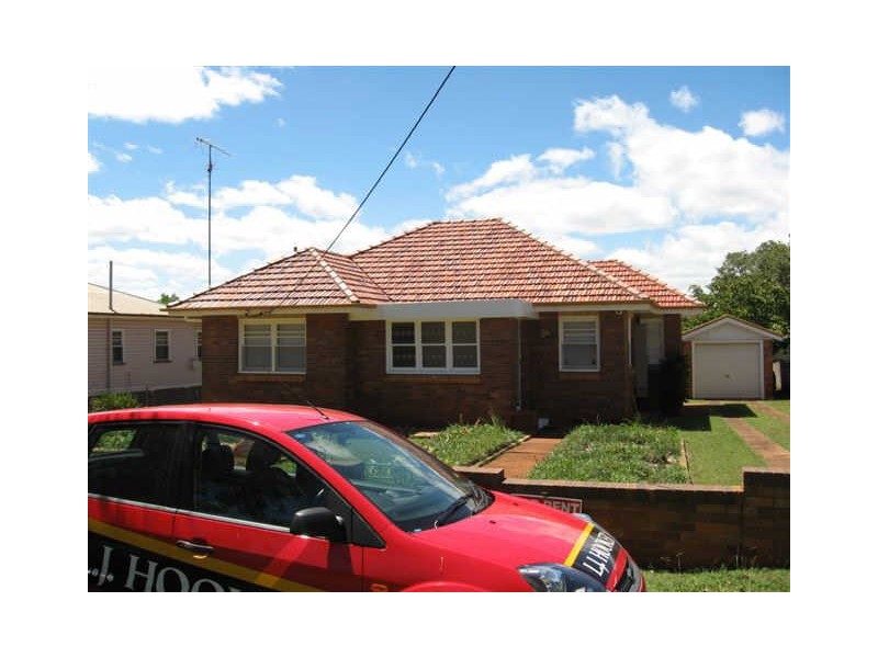 8 Newmarket Street, Newtown QLD 4350