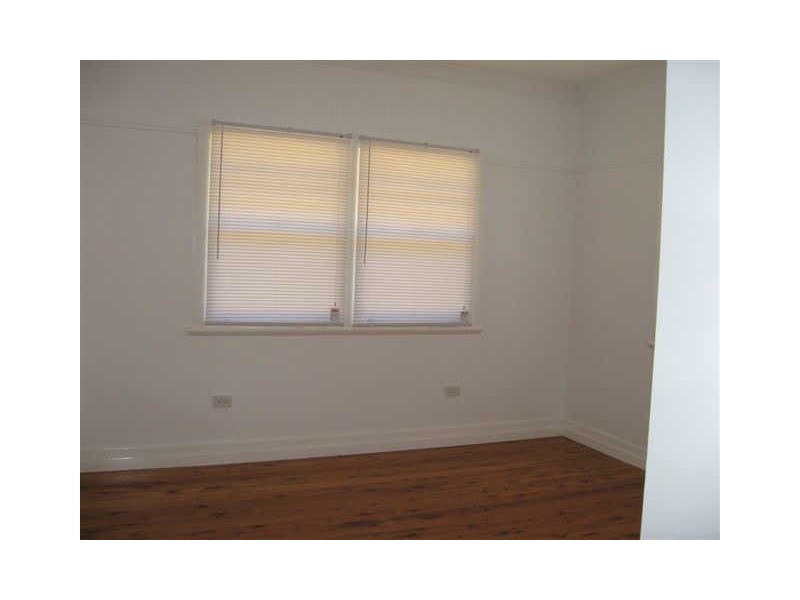 8 Newmarket Street, Newtown QLD 4350