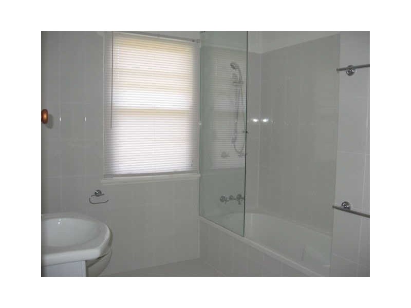 8 Newmarket Street, Newtown QLD 4350