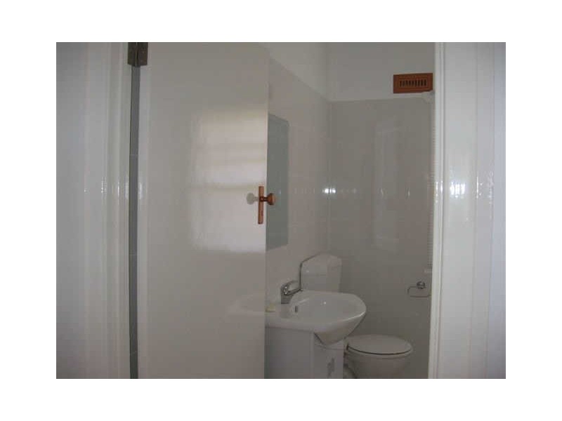 8 Newmarket Street, Newtown QLD 4350