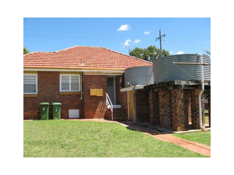 8 Newmarket Street, Newtown QLD 4350