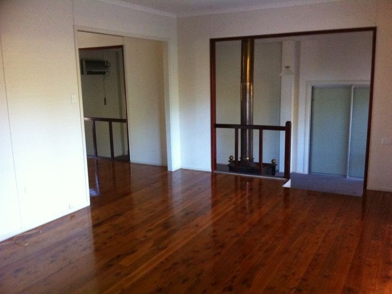 33 Barrymount Crescent, Mount Lofty QLD 4350