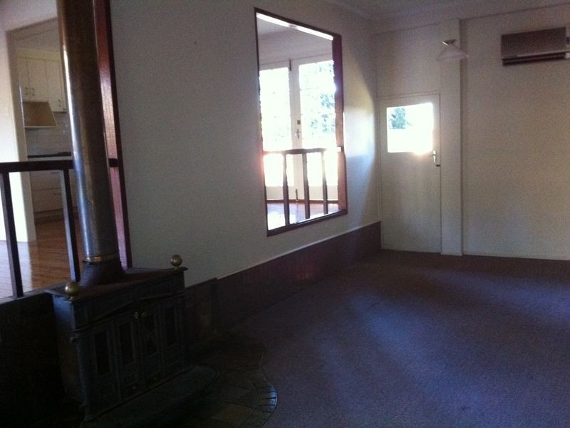 33 Barrymount Crescent, Mount Lofty QLD 4350