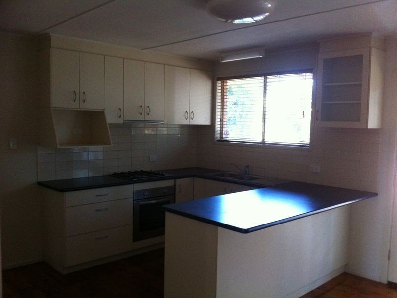 33 Barrymount Crescent, Mount Lofty QLD 4350