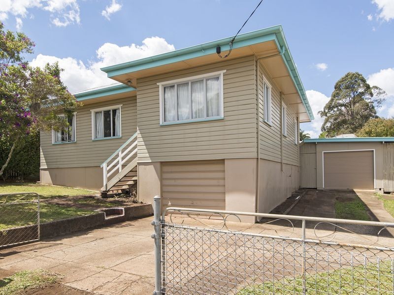 16 Sourris Street, Mount Lofty QLD 4350