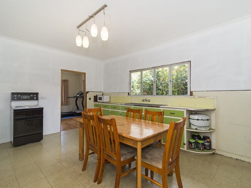 16 Sourris Street, Mount Lofty QLD 4350