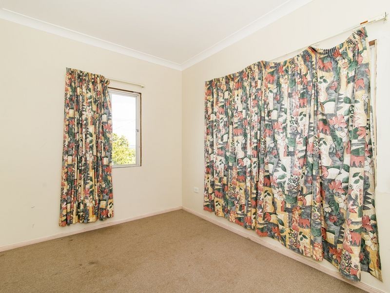 16 Sourris Street, Mount Lofty QLD 4350