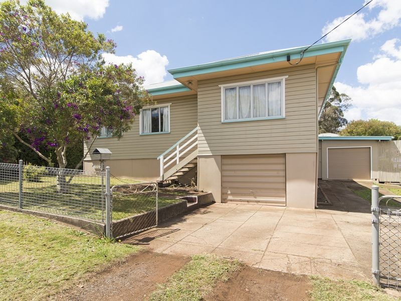 16 Sourris Street, Mount Lofty QLD 4350