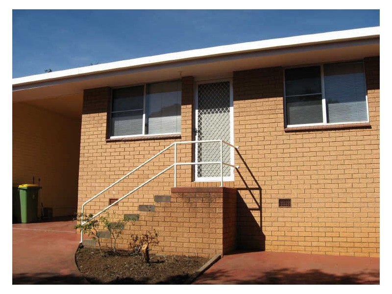 2/10a Holberton Street, Rockville QLD 4350