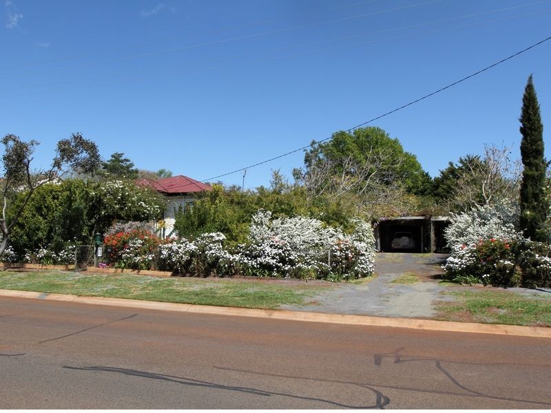 11 Lyndall Street, Harristown QLD 4350