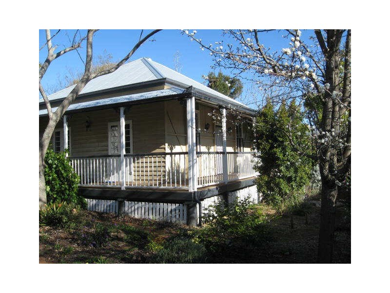10 Hampshire Street, Toowoomba City QLD 4350