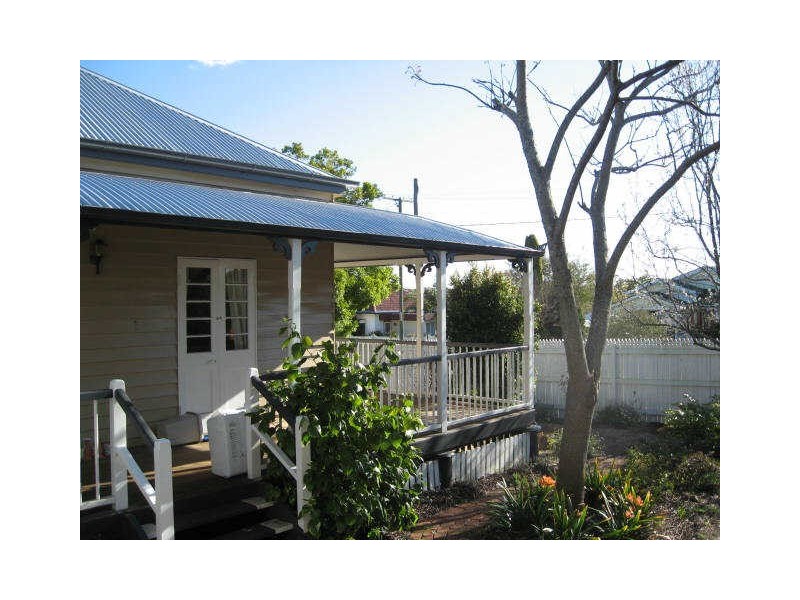 10 Hampshire Street, Toowoomba City QLD 4350