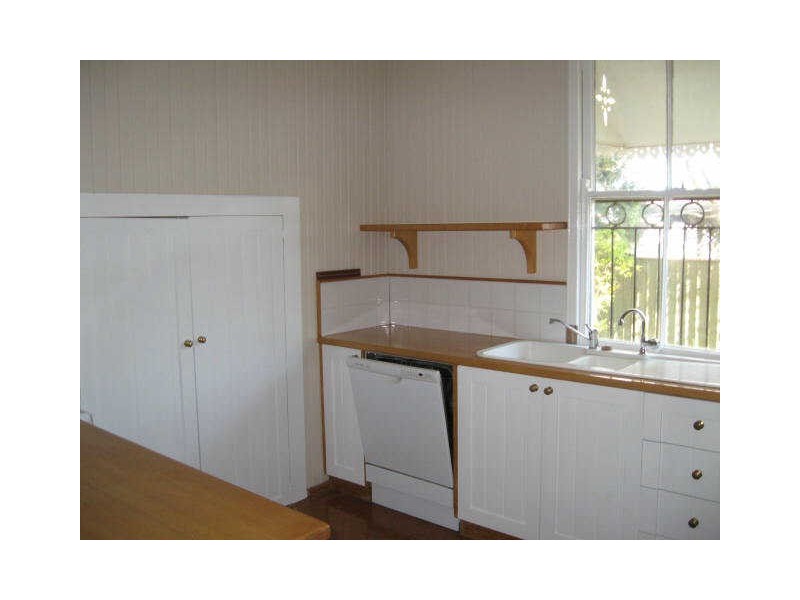 10 Hampshire Street, Toowoomba City QLD 4350