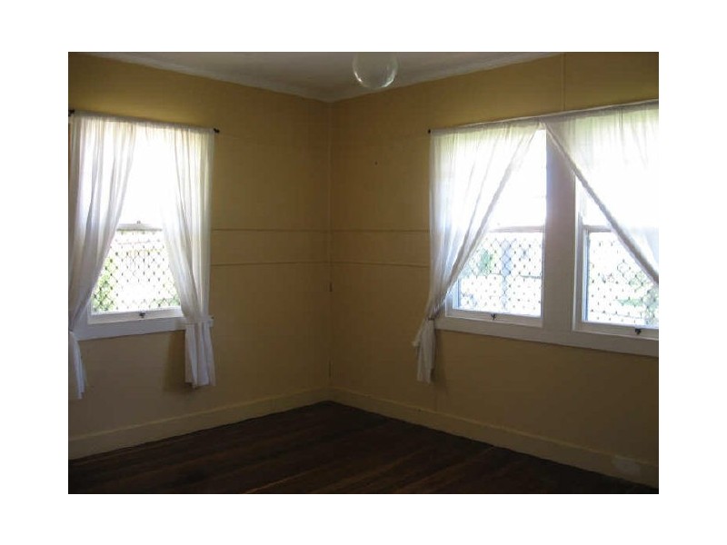 18 Seaton Street, Centenary Heights QLD 4350