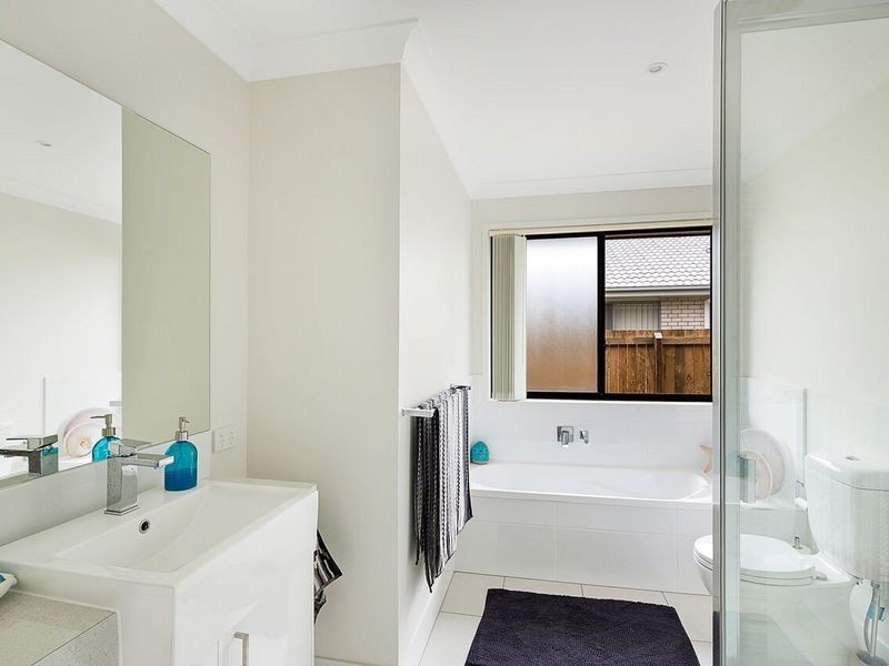 7 Bishop Street, Cambooya QLD 4358