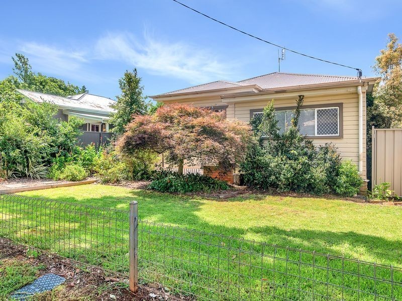 21 Warwick Street, Harristown QLD 4350