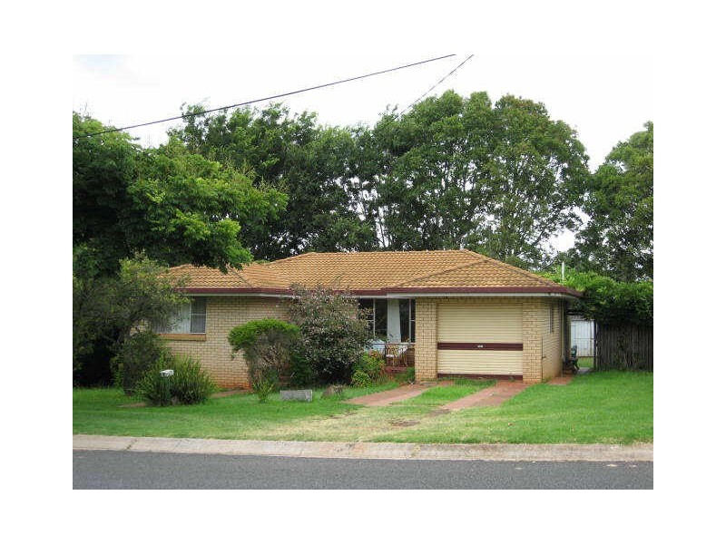 8 Bagot Street, Centenary Heights QLD 4350