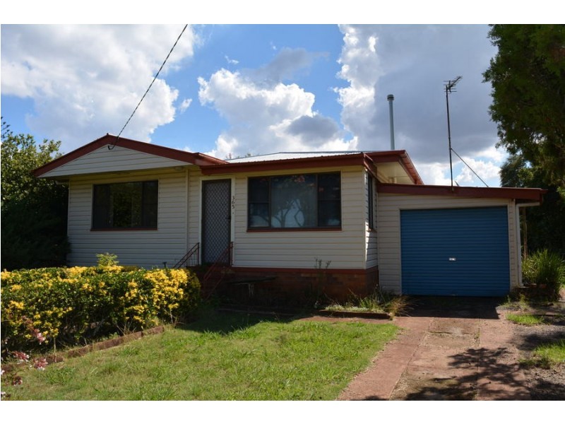 365 West Street, Harristown QLD 4350