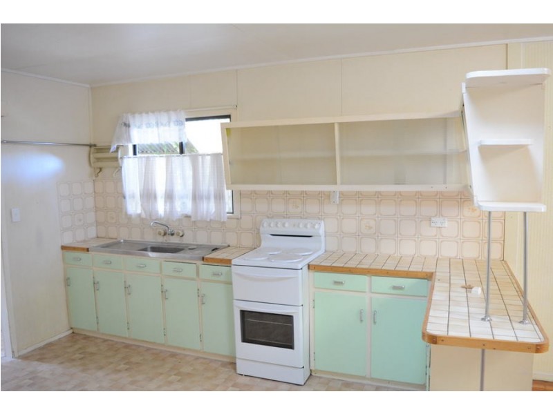 365 West Street, Harristown QLD 4350