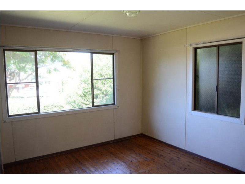 365 West Street, Harristown QLD 4350