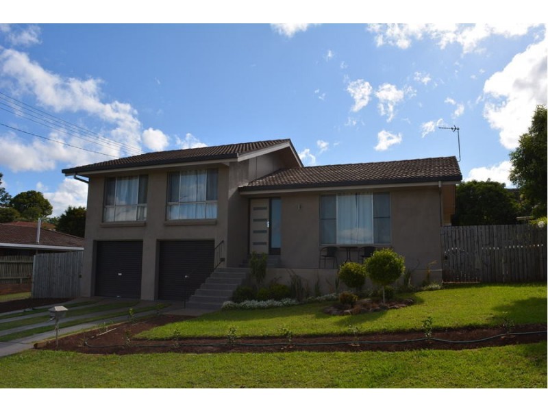 17 Martini Street, Mount Lofty QLD 4350