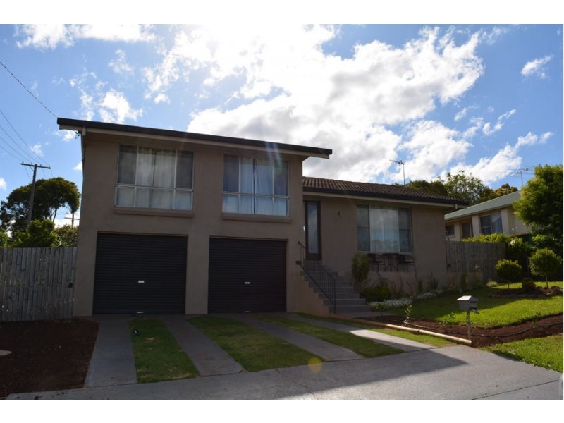 17 Martini Street, Mount Lofty QLD 4350