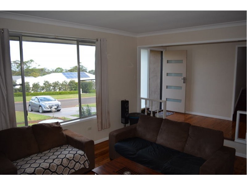 17 Martini Street, Mount Lofty QLD 4350