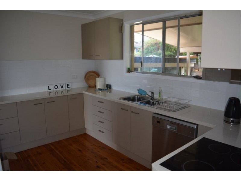 17 Martini Street, Mount Lofty QLD 4350