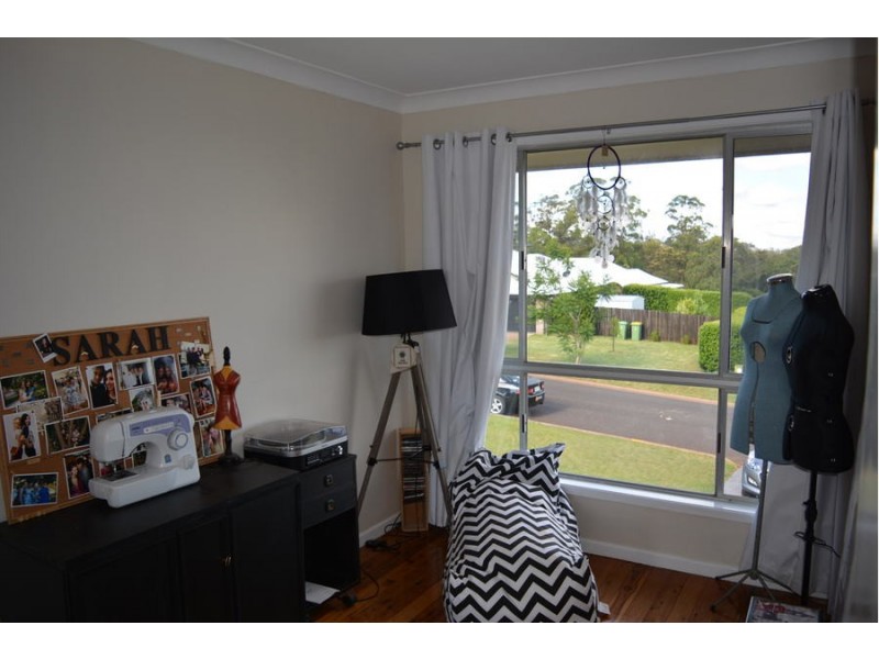 17 Martini Street, Mount Lofty QLD 4350