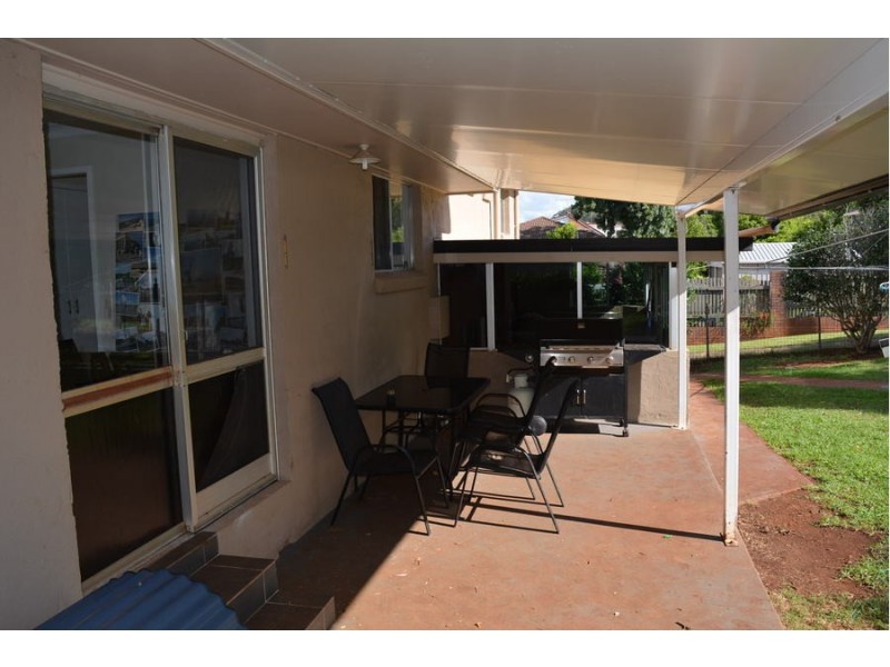 17 Martini Street, Mount Lofty QLD 4350